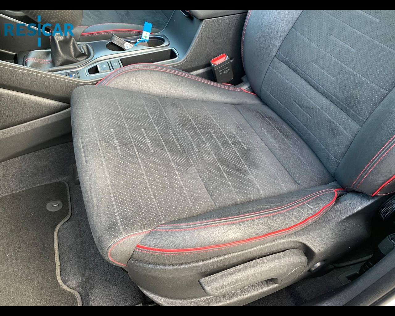 Hyundai-1.6-crdi-xprime-safety-pack-2wd-136cv-my20-1568340-Resicar-22