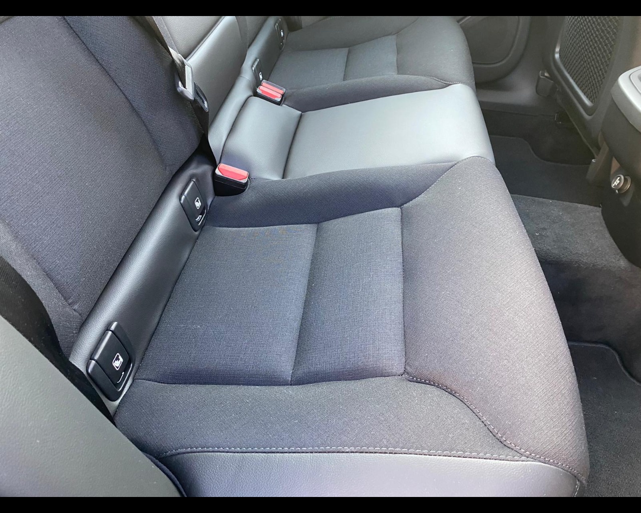 Volvo-2.0-b4-business-plus-awd-geartronic-my20-1568536-Resicar-27