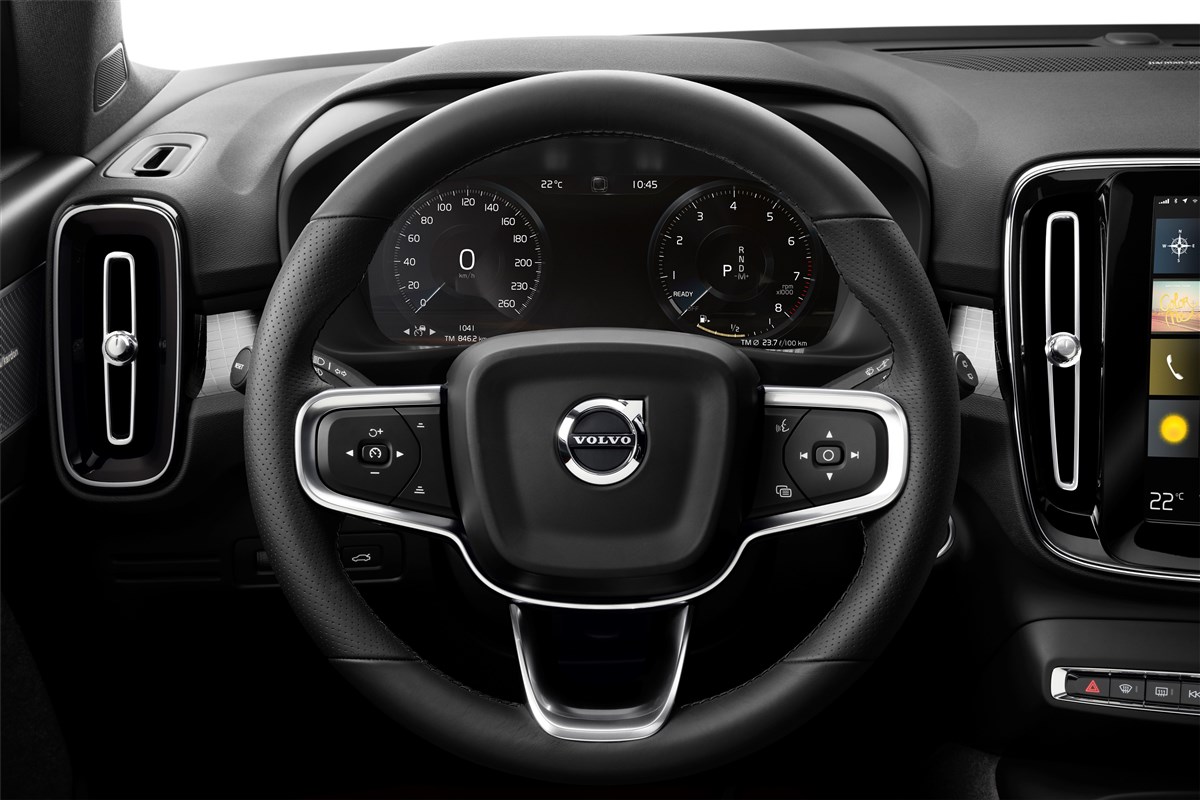 Volvo-2.0-d3-momentum-core-auto-my21-1568394-Resicar-21