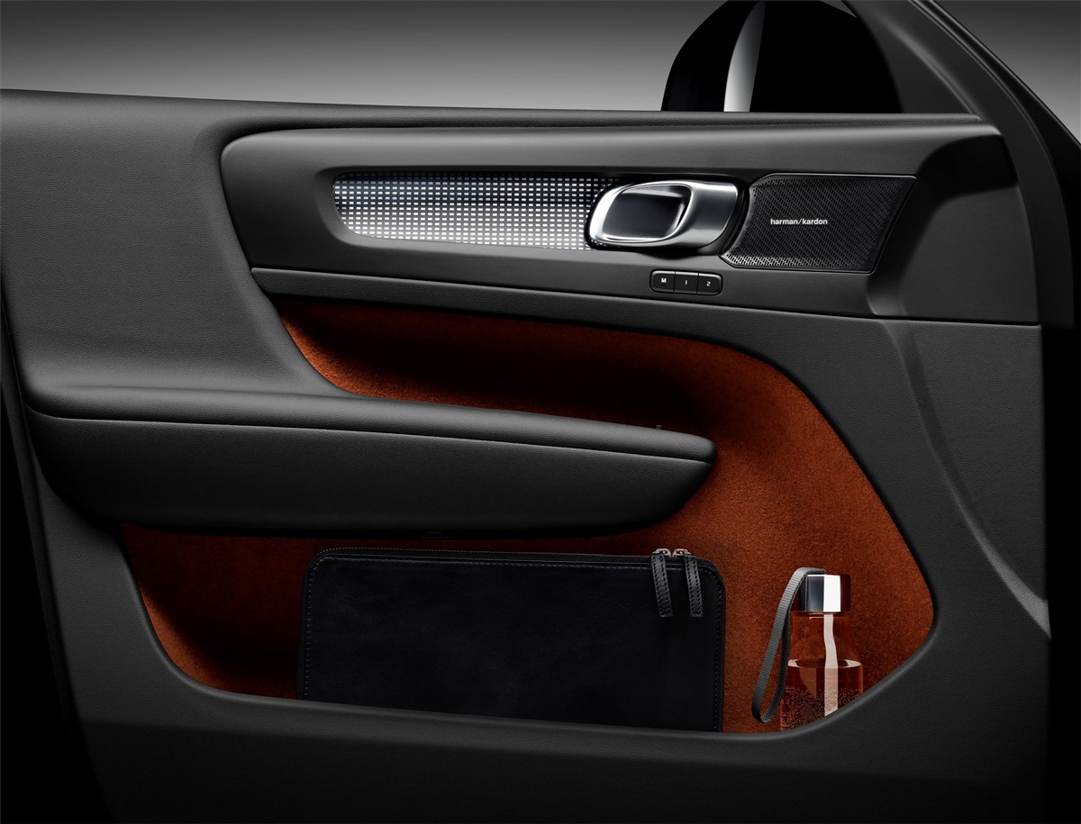 Volvo-2.0-d3-momentum-core-auto-my21-1568394-Resicar-22