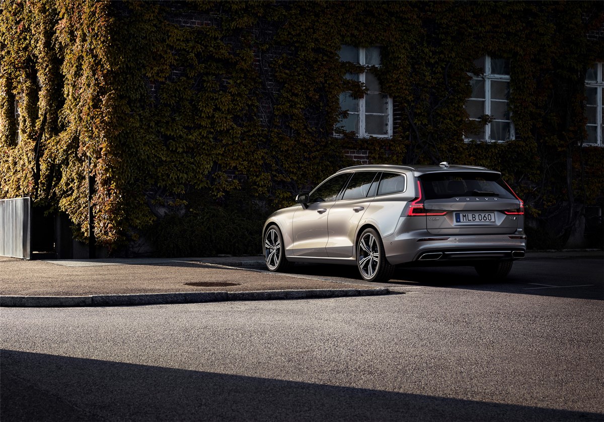 Volvo - 2.0 b4 momentum business auto - 1690302 - Resicar - 05 Volvo - 2.0 b4 momentum business auto - 1690302 - Resicar - 05