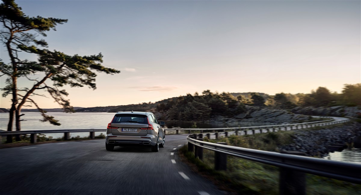 Volvo - 2.0 b4 momentum business auto - 1690302 - Resicar - 06 Volvo - 2.0 b4 momentum business auto - 1690302 - Resicar - 06