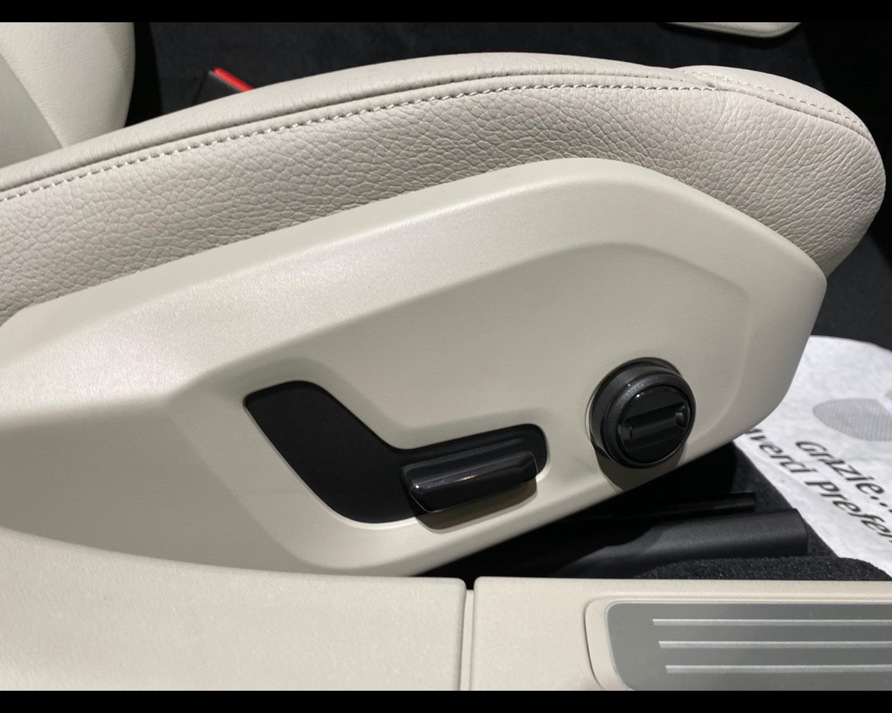 Volvo-2.0-d4-business-plus-geartronic-my20-1568520-Resicar-22