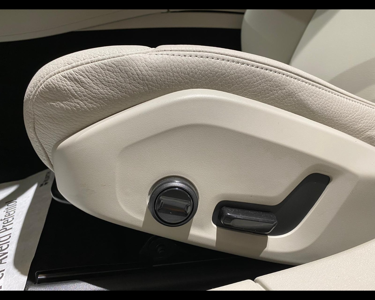 Volvo-2.0-d4-business-plus-geartronic-my20-1568520-Resicar-26