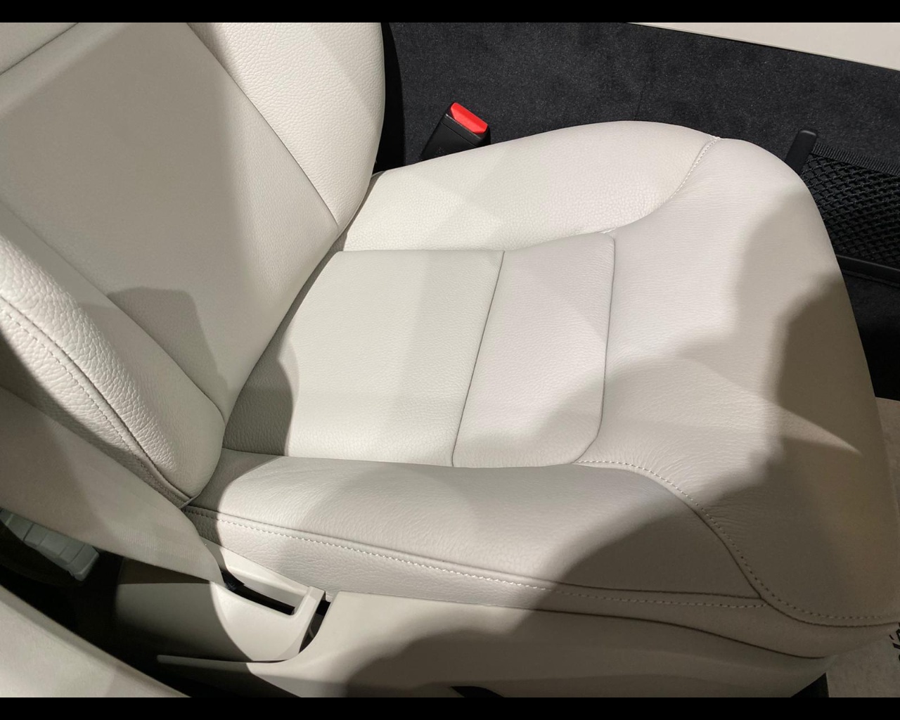 Volvo-2.0-d4-business-plus-geartronic-my20-1568520-Resicar-27