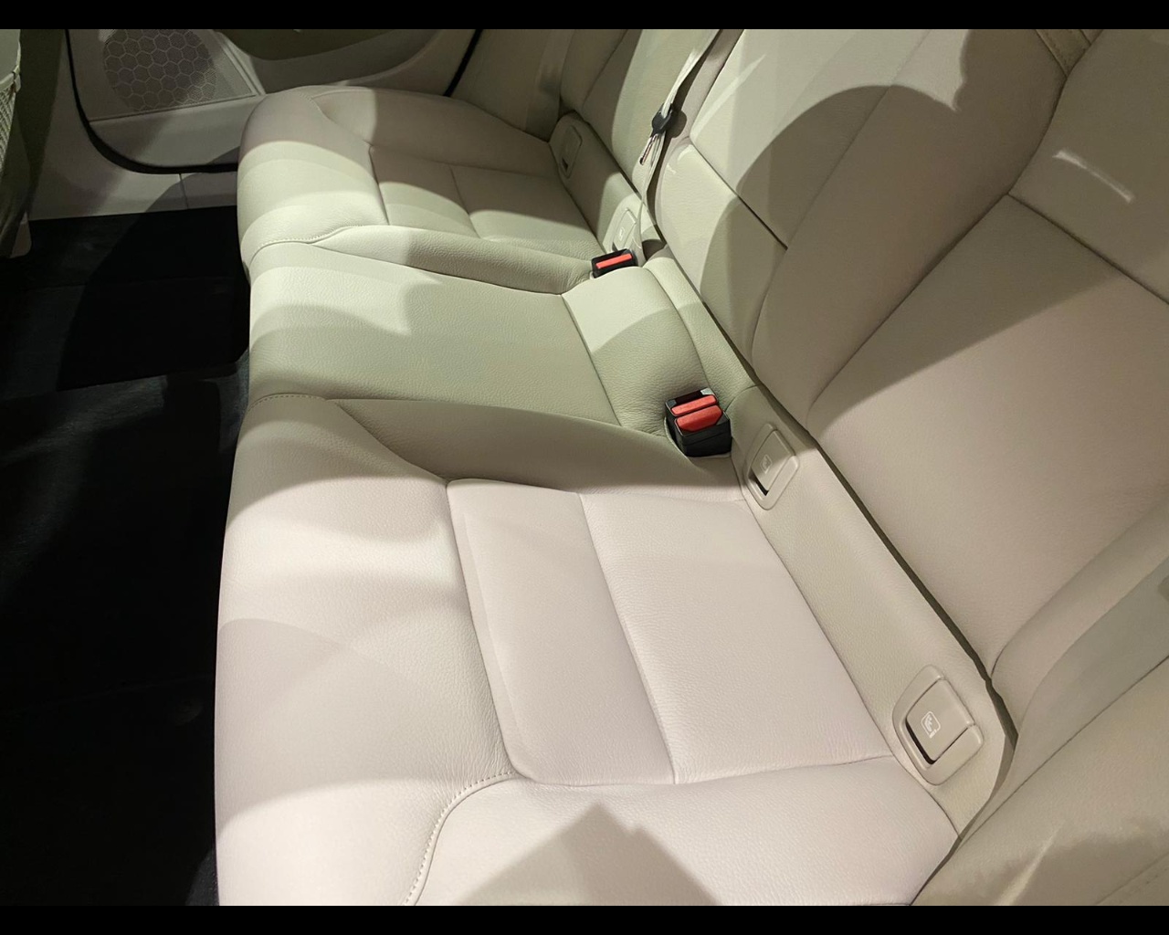 Volvo-2.0-d4-business-plus-geartronic-my20-1568520-Resicar-33