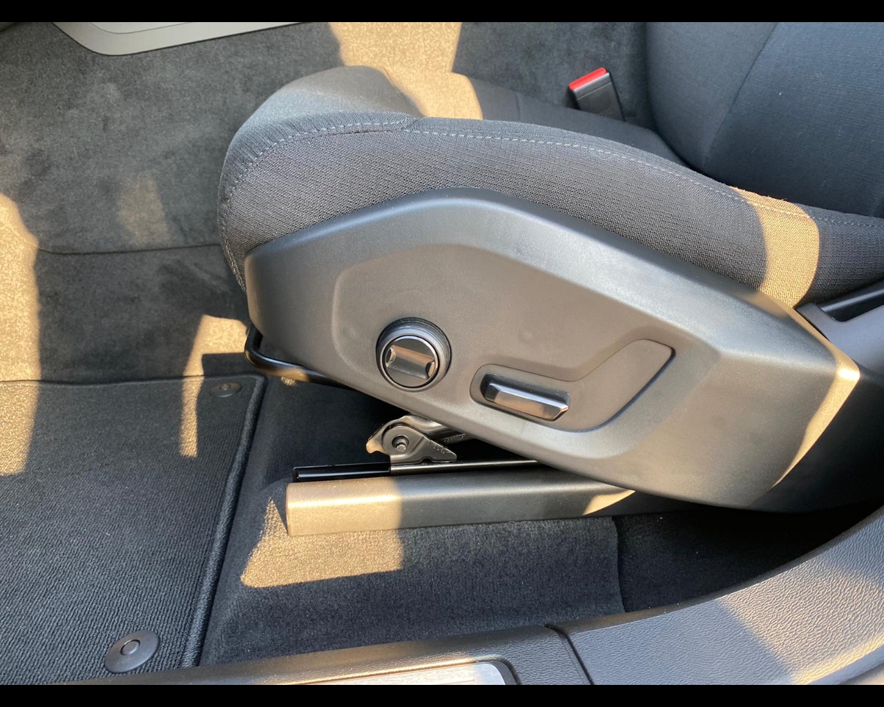 Volvo-2.0-d4-business-plus-geartronic-my20-1568524-Resicar-21