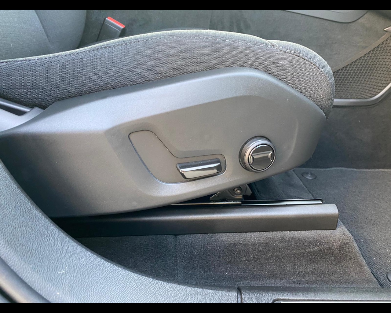 Volvo-2.0-d4-business-plus-geartronic-my20-1568524-Resicar-22