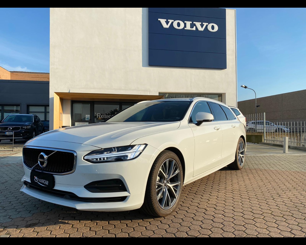 Volvo-2.0-d4-business-plus-geartronic-my20-1568525-Resicar-20