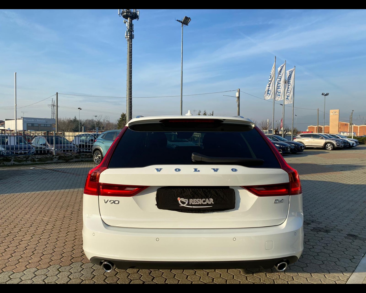 Volvo-2.0-d4-business-plus-geartronic-my20-1568525-Resicar-25