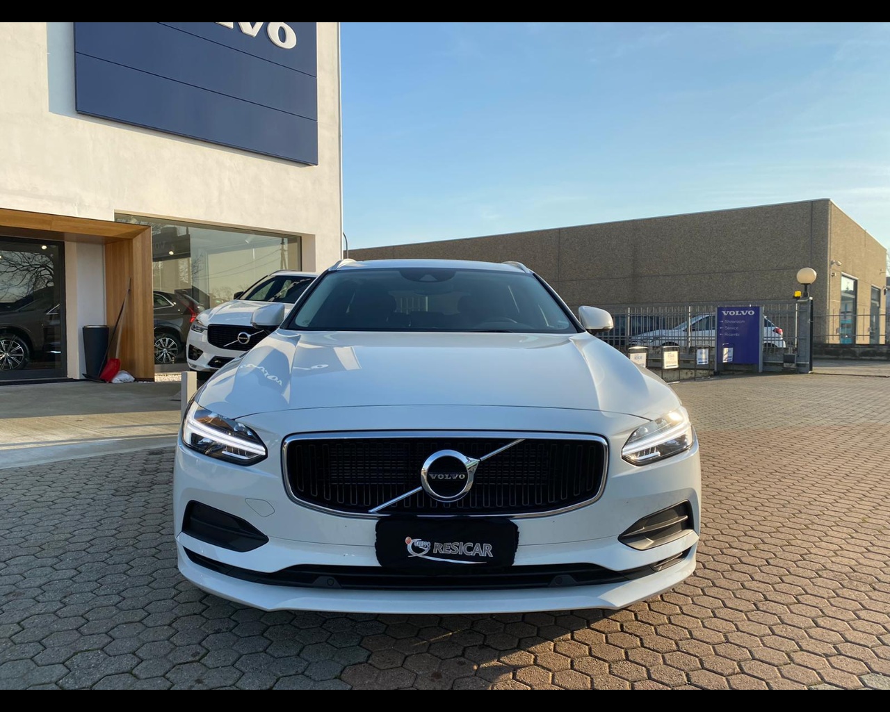 Volvo-2.0-d4-business-plus-geartronic-my20-1568525-Resicar-26