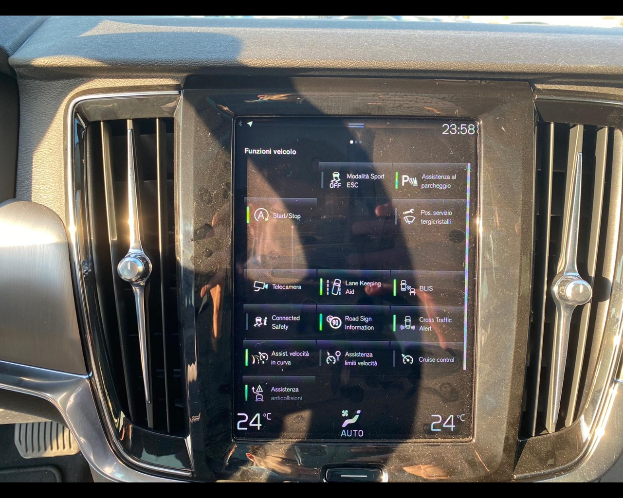 Volvo-2.0-d4-business-plus-geartronic-my20-1568525-Resicar-29