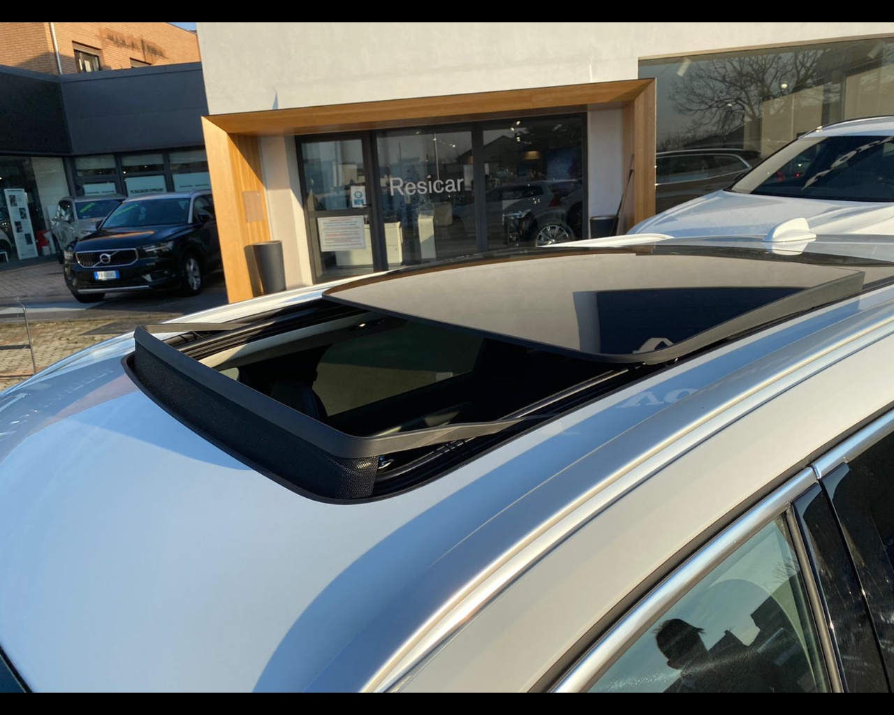 Volvo-2.0-d4-business-plus-geartronic-my20-1568525-Resicar-38