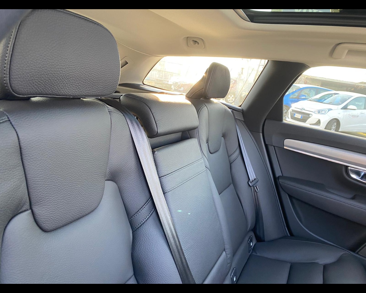 Volvo-2.0-d4-business-plus-geartronic-my20-1568525-Resicar-42