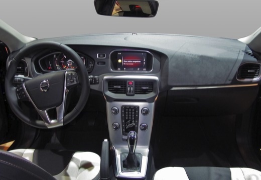 Volvo-Cross-country-2.0-d2-my19-1568346-Resicar-30