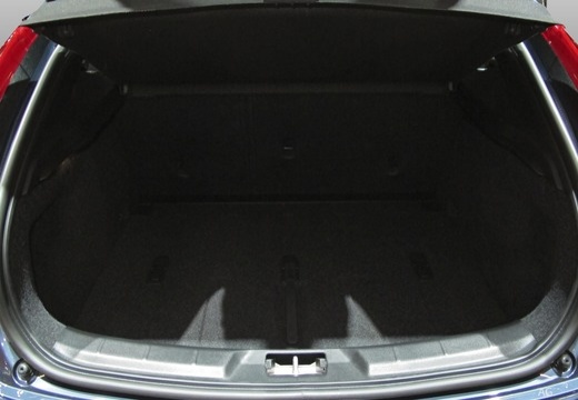 Volvo-Cross-country-2.0-d2-my19-1568346-Resicar-31